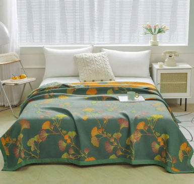 Reversible jacquard cotton quilt
